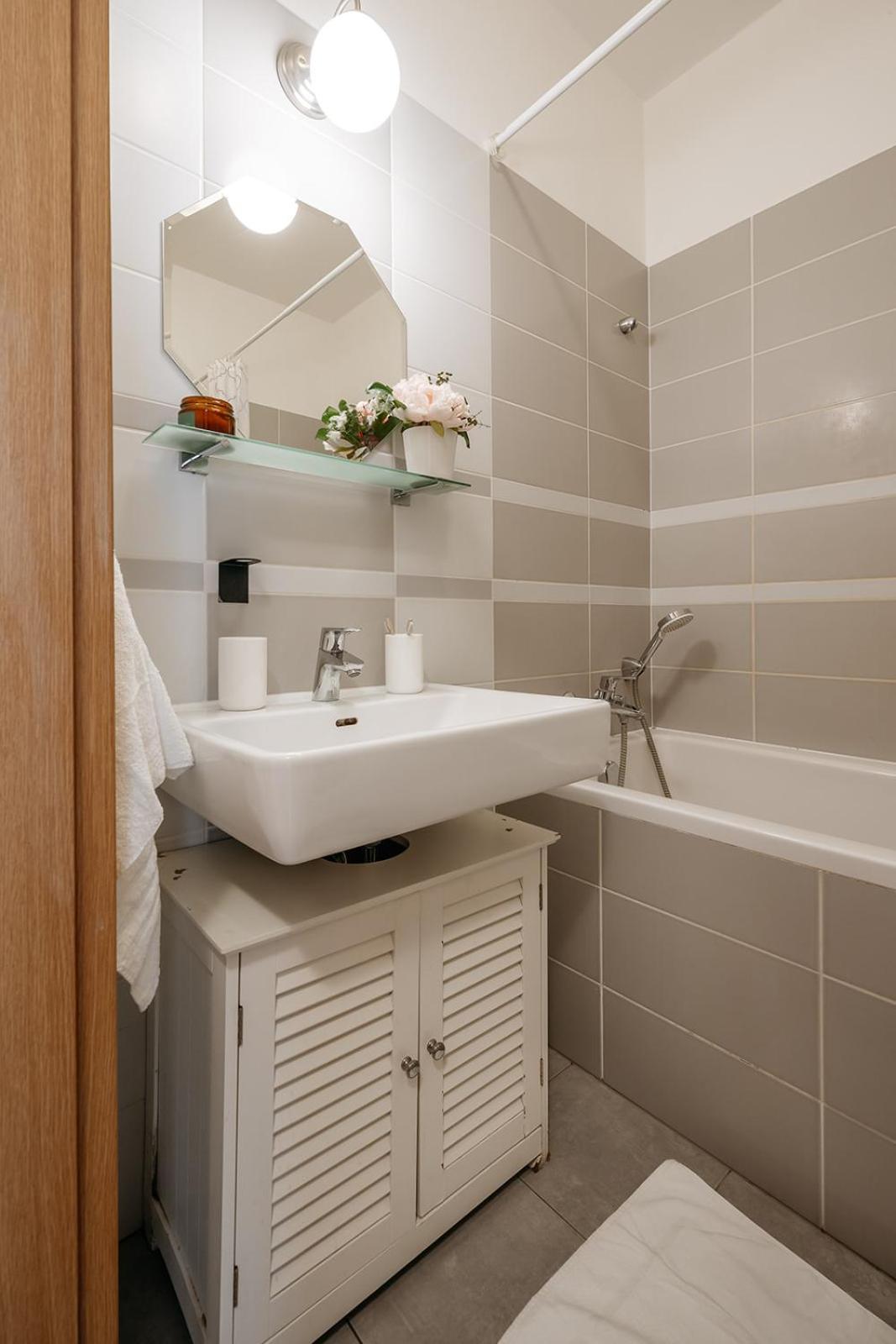 Prague Days - Bright Apartment - Balcony - Private Parking Екстериор снимка