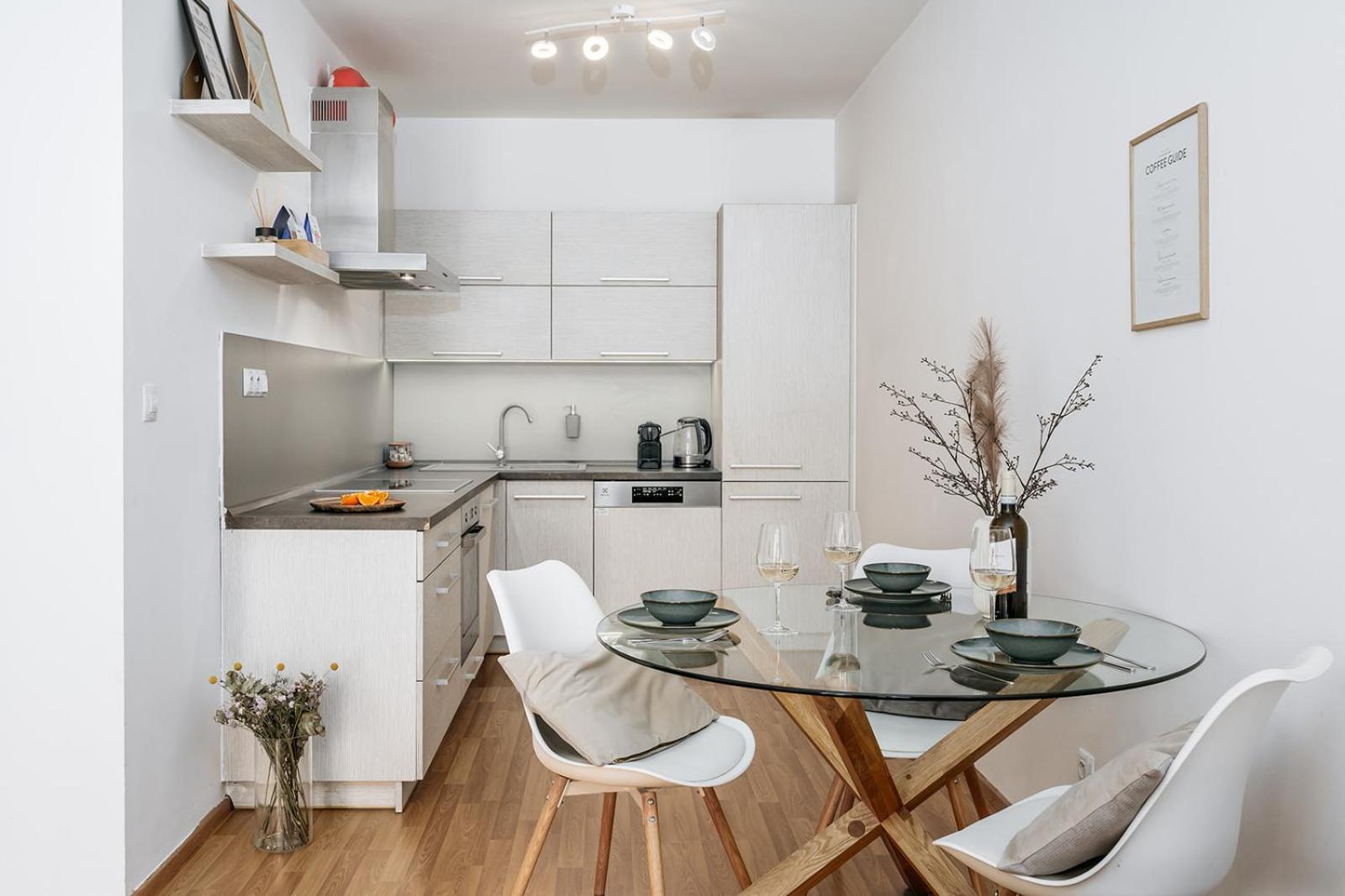 Prague Days - Bright Apartment - Balcony - Private Parking Екстериор снимка