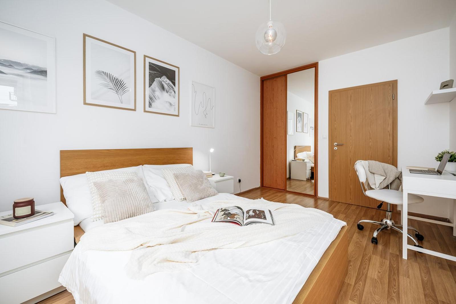 Prague Days - Bright Apartment - Balcony - Private Parking Екстериор снимка