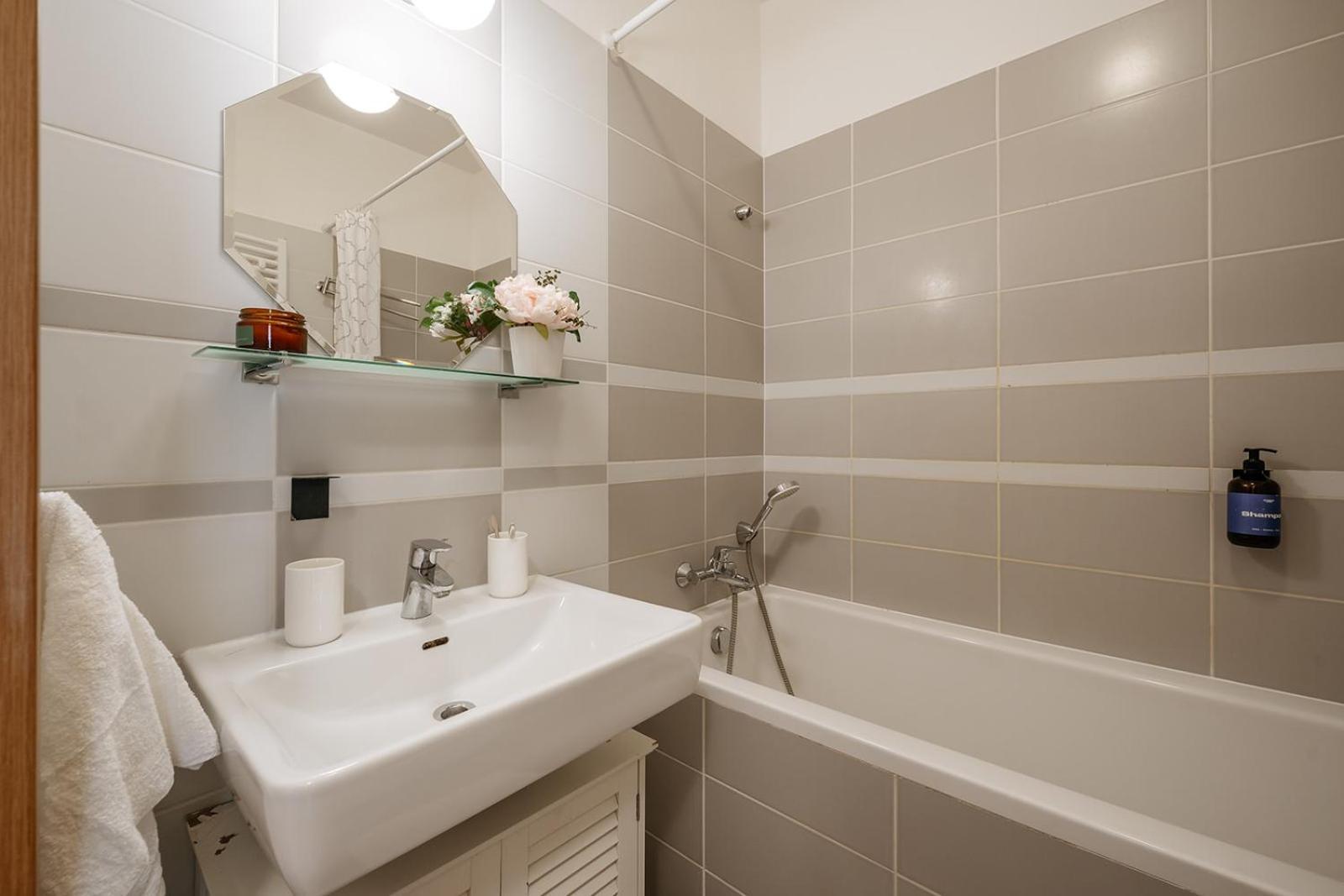 Prague Days - Bright Apartment - Balcony - Private Parking Екстериор снимка