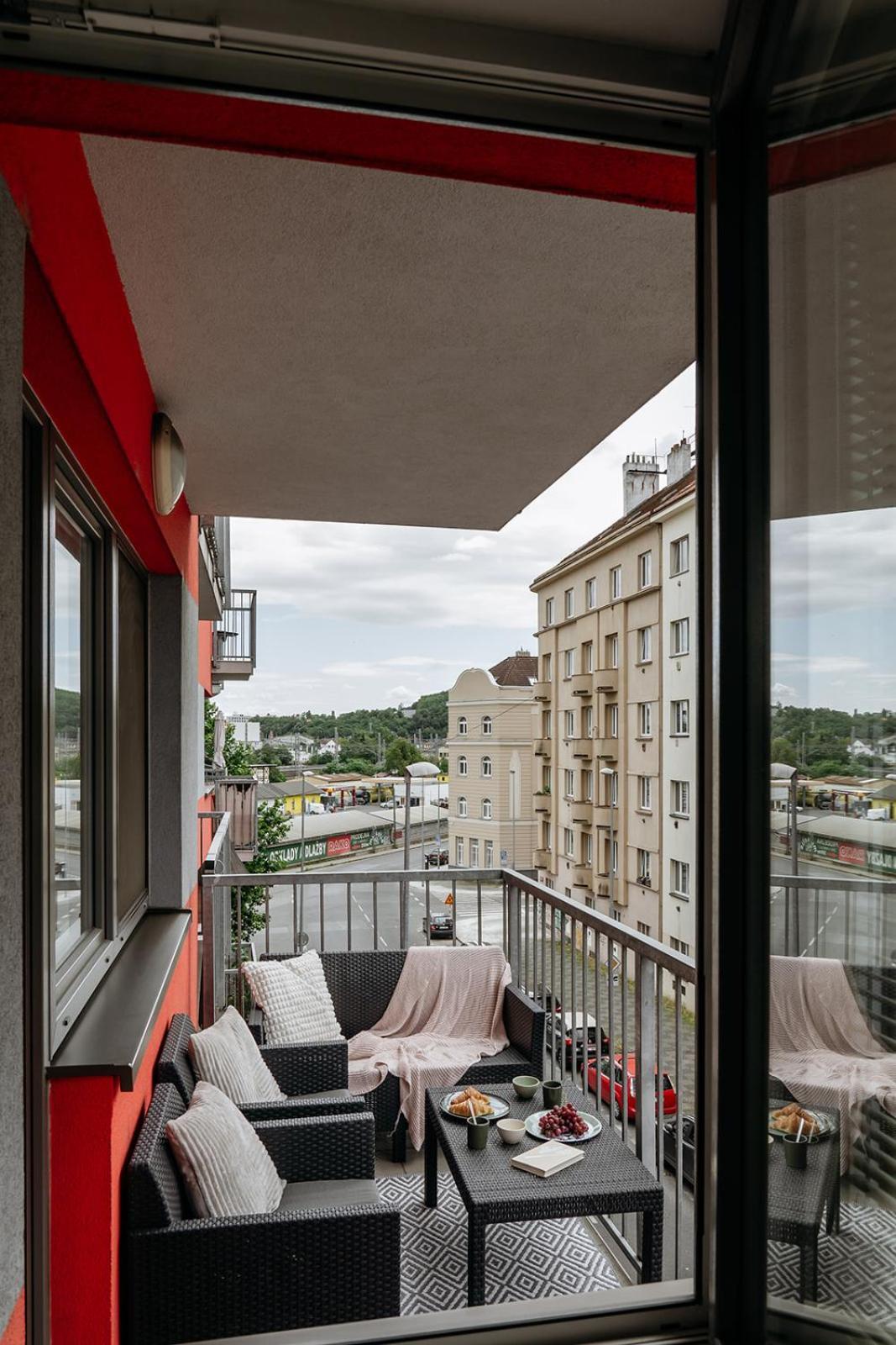 Prague Days - Bright Apartment - Balcony - Private Parking Екстериор снимка